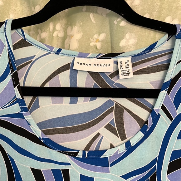 Set of 2 Susan Graver tunic tops. Size 1X - Picture 4 of 8